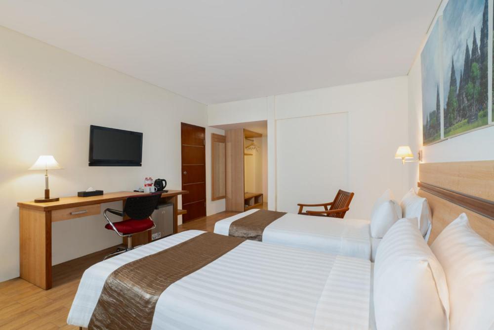 Merapi Merbabu Hotels&Resorts Maguwo Luaran gambar