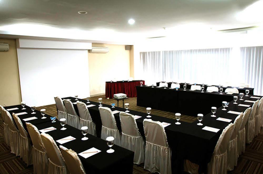 Merapi Merbabu Hotels&Resorts Maguwo Luaran gambar